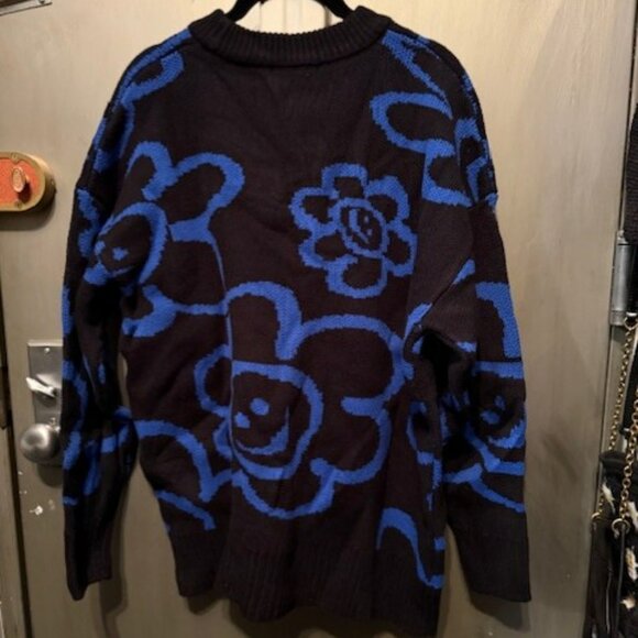 Retro Blue & Black floral & Smiley Face sweater - NWT - Picture 13 of 16